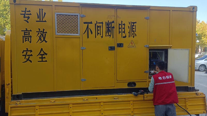 龙凤柴油发电机组和UPS电源配合使用时，如何避免切换过程中的电力中断？