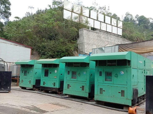 龙凤先进的应急发电机系统中智能监测和控制系统如何确保电压稳定？